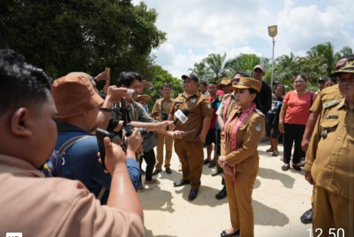 Jalan Rusak Jadi Sorotan, Bupati Landak Akui Tekanan Fiskal Hambat Perbaikan