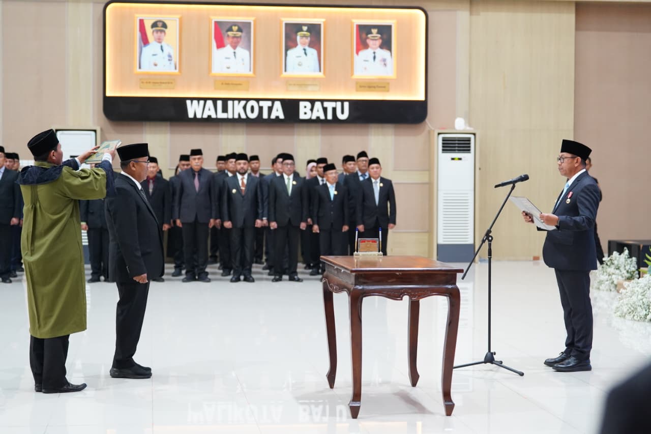 Nurochman Resmi Lantik Pj Sekda, Dorong Birokrasi Kota Batu Lebih Solid dan Profesional