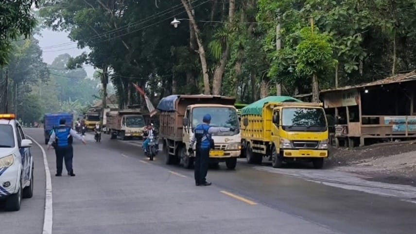 Dishub Lumajang Tertibkan Angkutan Pasir di Candipuro