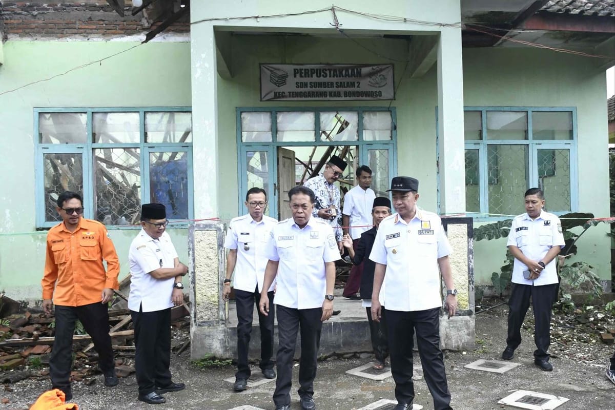 Bupati Bondowoso Tinjau Langsung Perpustakaan Ambruk di Tenggarang