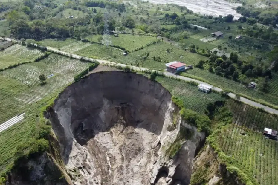 Fenomena Lubang Raksasa di Aceh Tengah Bukan Sinkhole