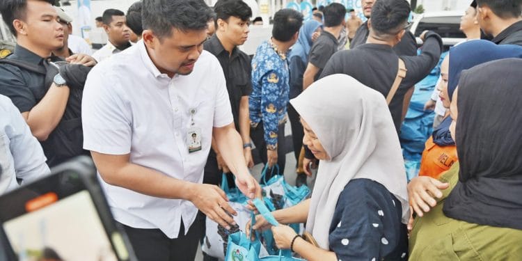 Gubernur Bobby Bagikan THR untuk Warga, Sasar Pekerja Informal di Medan