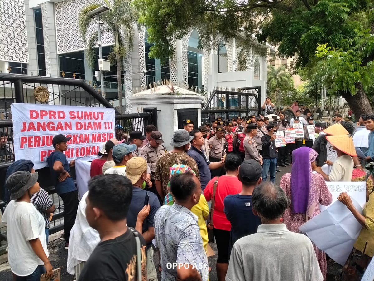 Puluhan Petani Bawang Karo Demo di DPRD Sumut, Desak Penertiban Impor Ilegal