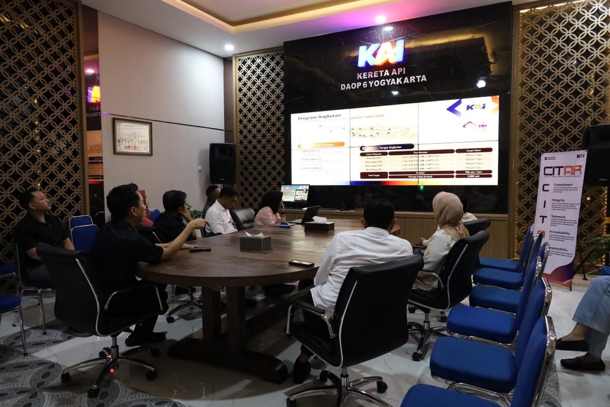 Perkuat Koordinasi Jelang Angkutan Lebaran 2026, KAI Daop 6 Yogyakarta Jalin Koordinasi dengan Polda DIY.