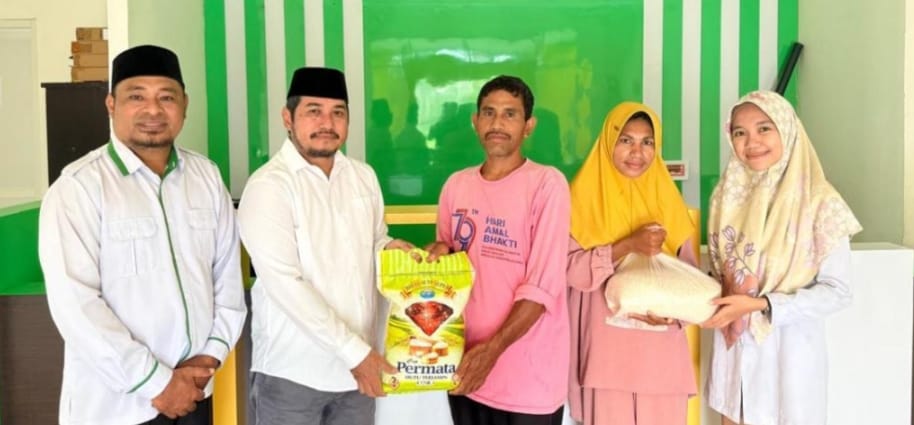 Kemenag dan KUA Morotai Selatan Salurkan 360 Kg Beras Program Sedekah Untuk Warga