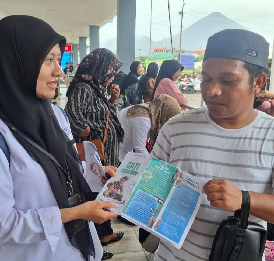 Gema Gerakan Ayah Teladan Indonesia (GATI) Menyapa Pemudik di Pelabuhan Mangga Dua Ternate