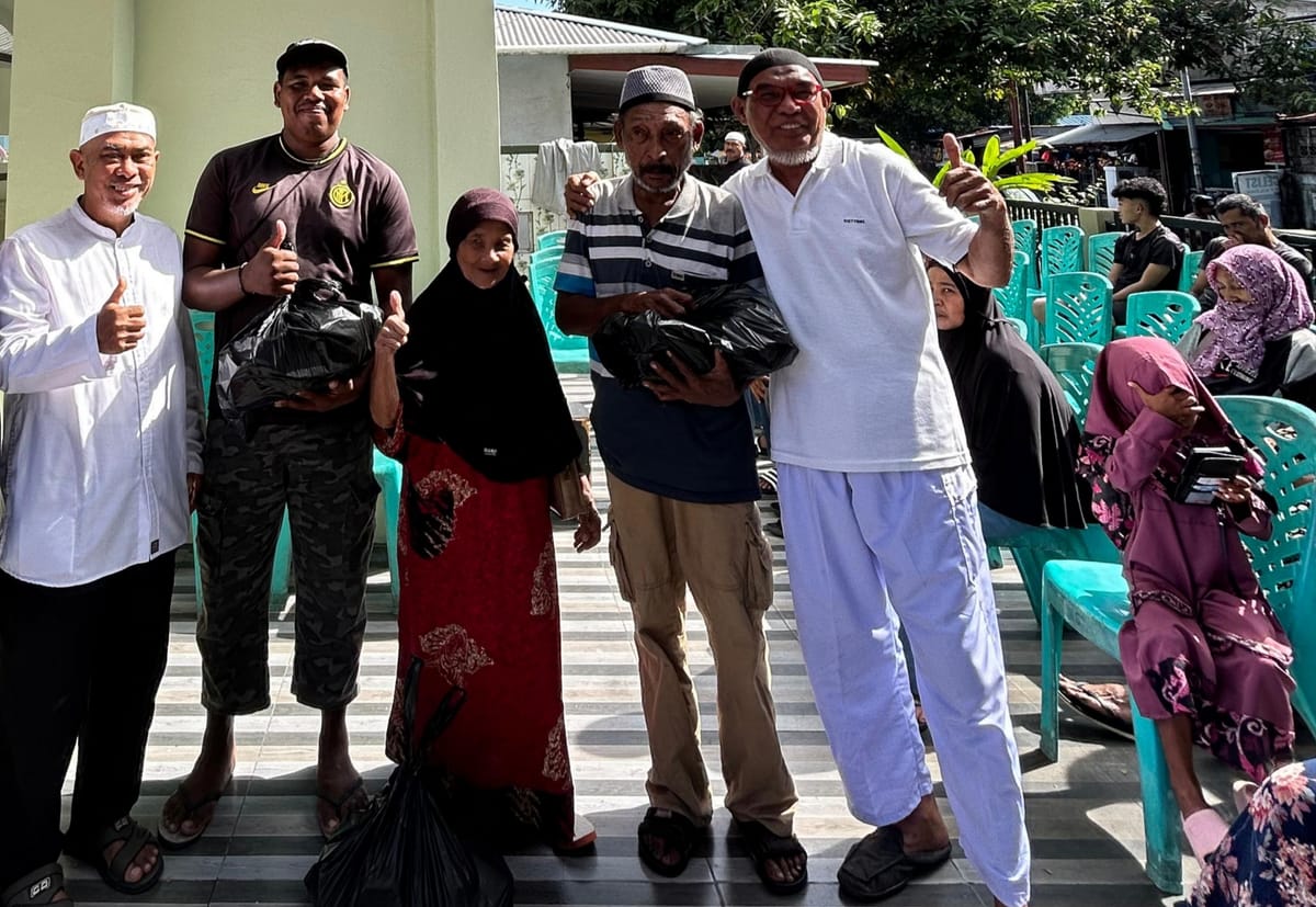 BKM At-Taqwa Ternate Berbagi Sembako untuk Warga Kurang Mampu