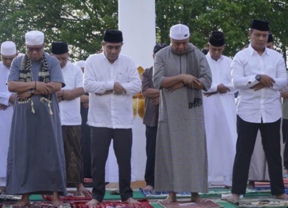 Wali Kota Tidore Sholat Idulfitri Bersama Warga, Suasana Khidmat Penuh Kebersamaan
