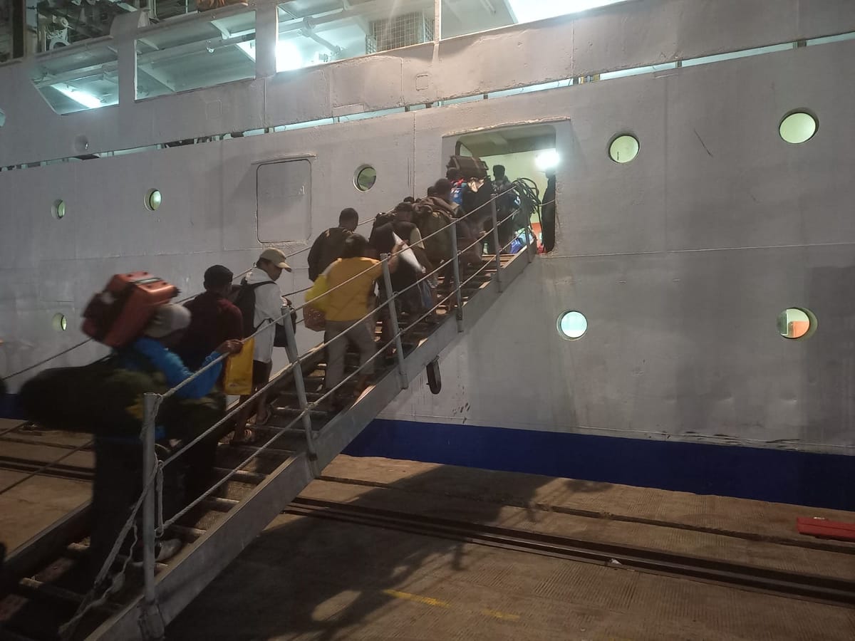 Dua Ribu Penumpang Arus Balik Tiba di Pelabuhan Ahmad Yani dan Beberapa Pelabuhan di Ternate