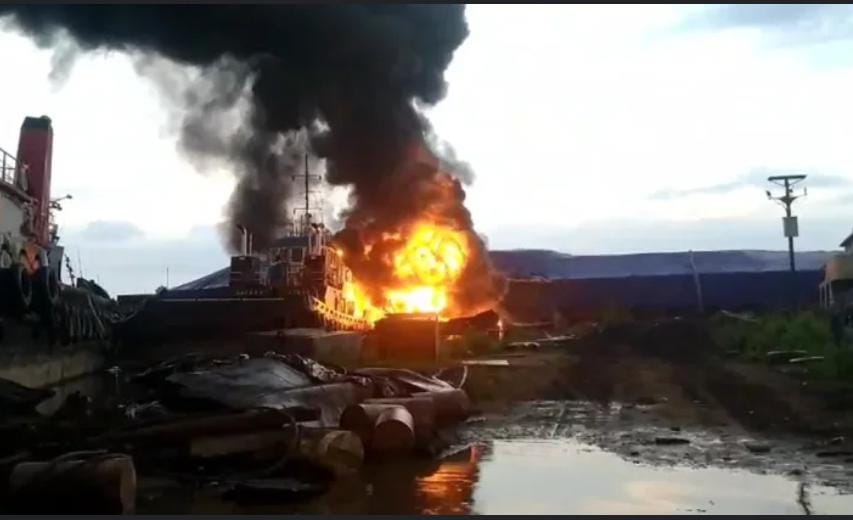 Petir Sambar Dua Tugboat di Sampit, Satu Tewas dan Satu Hilang