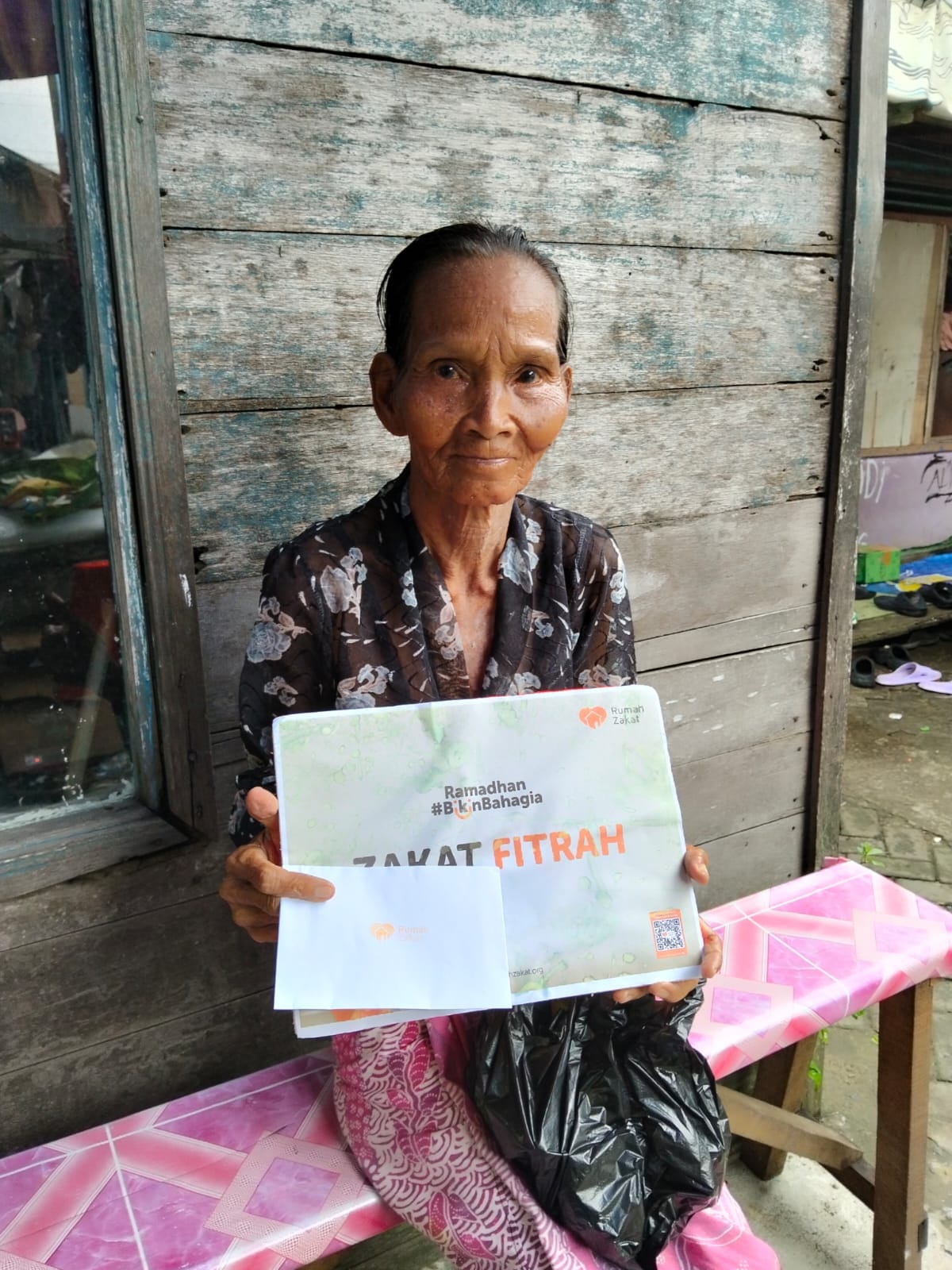 Menebar Bahagia Jelang Idul Fitri: 84 Mustahik di Banjarmasin Terima Zakat Fitrah