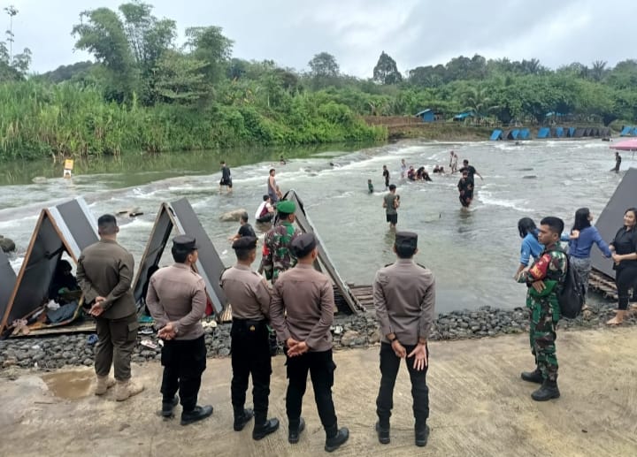 Berikan Rasa Aman, TNI-Polri Siaga di Tempat Wisata Hulu Sungai Tengah