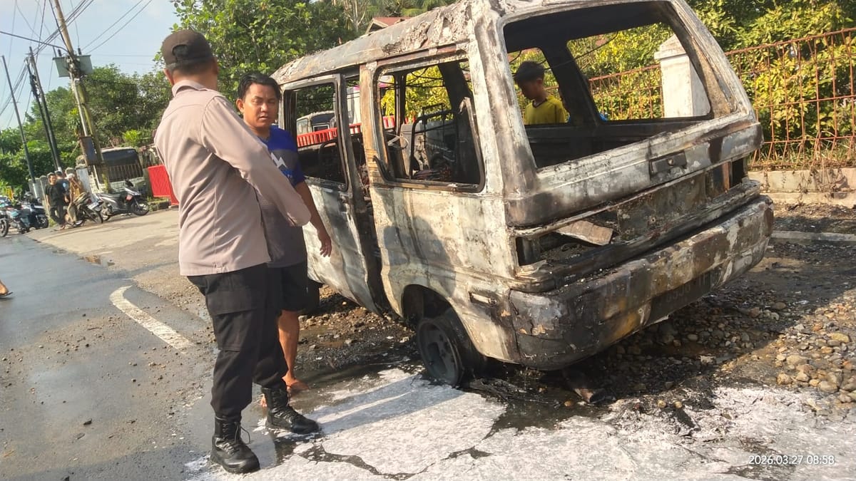 Sebuah Mobil Penumpang Terbakar, Diduga Akibat Rokok Elektrik