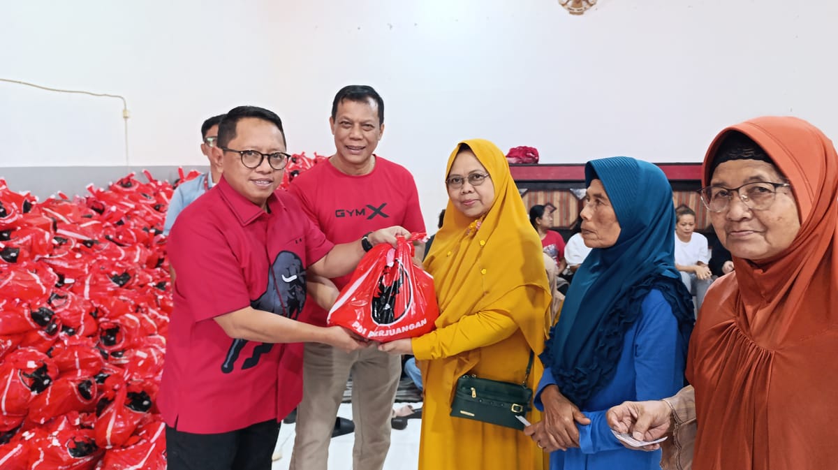 Perkuat Kepedulian Sosial, DPC PDIP Batu Bagikan 2.500 Sembako dan Siapkan Posko Mudik