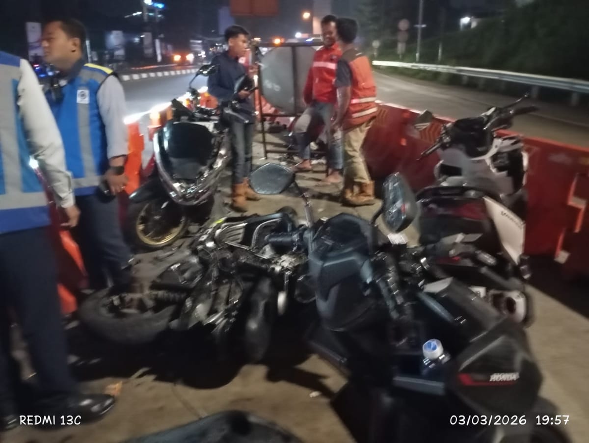 Tabrakan Karambol di Exit Tol Bawen Melibatkan Truk, Minibus dan 8 Sepeda Motor