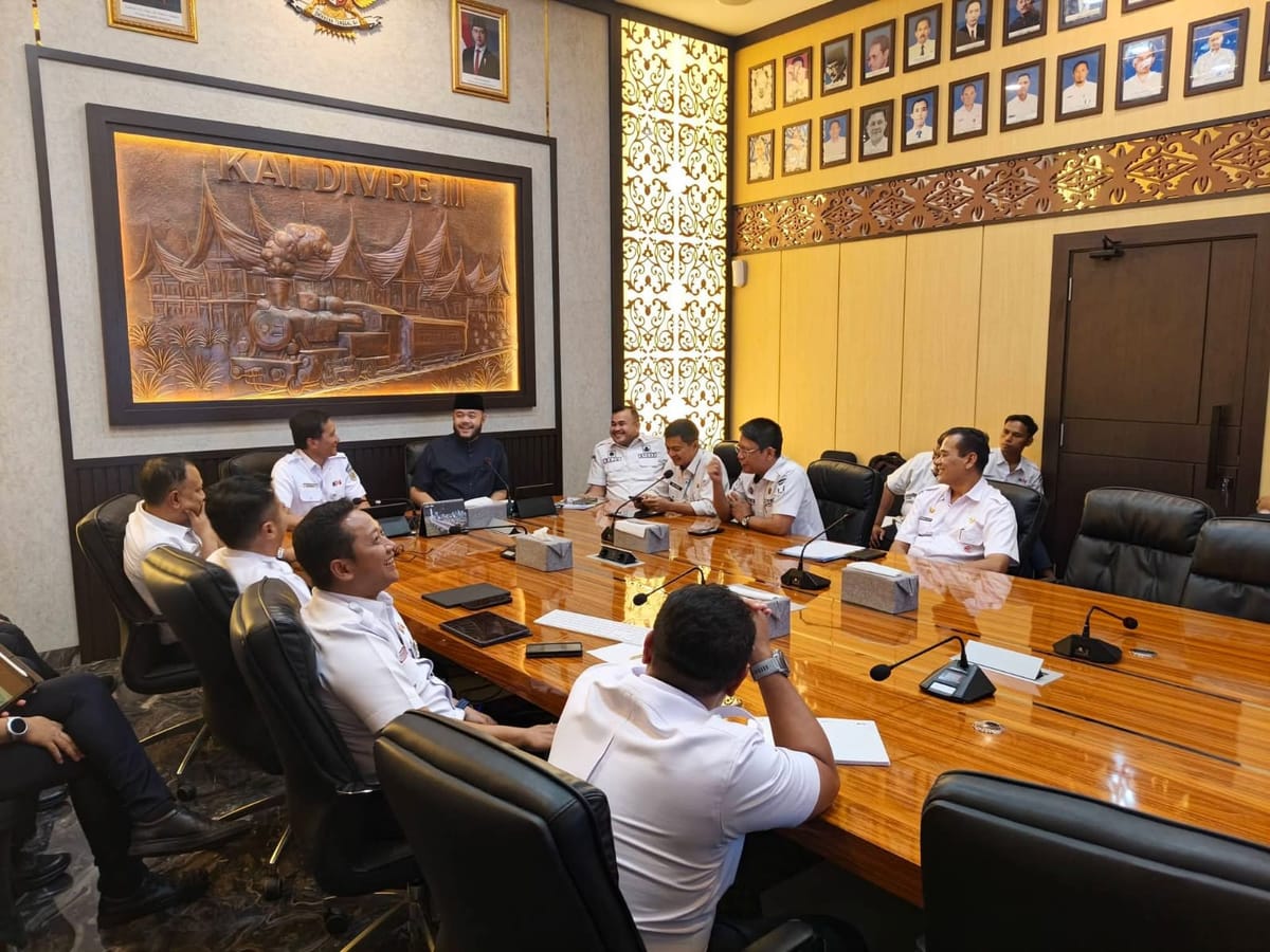 Wako Fadly Amran Perkuat Sinergi dengan PT KAI, Fokus Transformasi Kota Tua dan Keselamatan Perlintasan