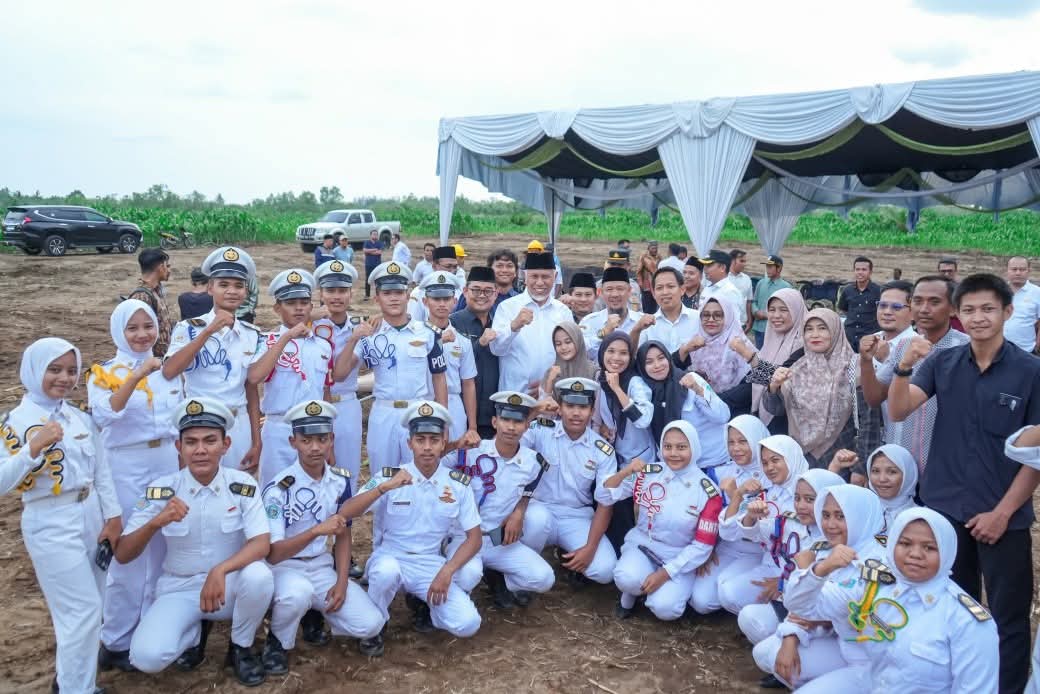 Gubernur Mahyeldi Letakkan Batu Pertama Relokasi SMKN 1 Sasak Ranah Pasisie Kabupaten Pasaman Barat