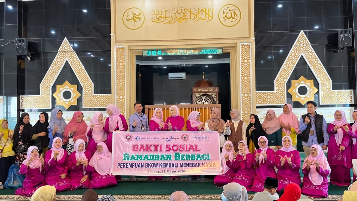 Ramadan Perdana Kepemimpinan Dianita Maulin Vasko, BKOW Sumbar Salurkan Ratusan Bantuan Paket Sembako