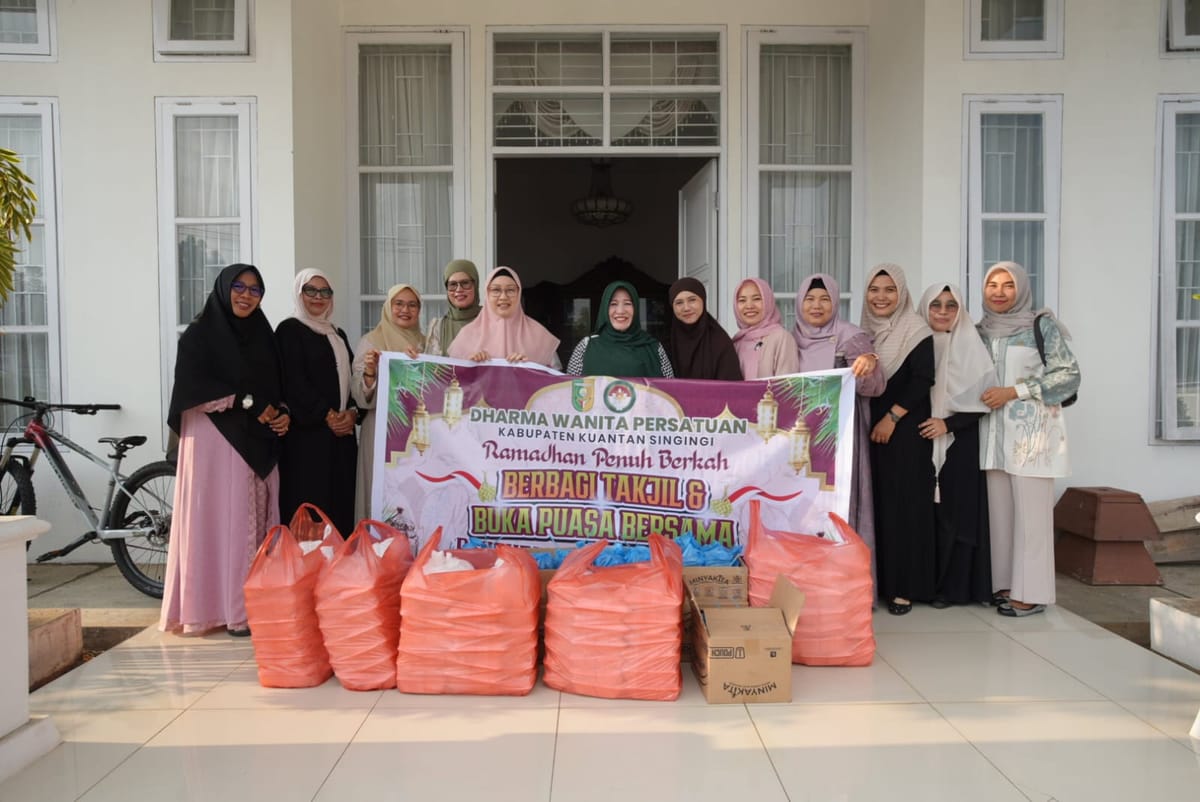 DWP Kuansing Berbagi Takjil, Memontum Kepedulian dan Mempererat Silaturrahmi