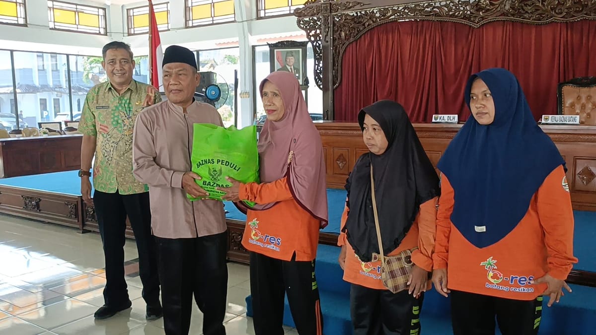 Sebanyak 700 Mustahik Memperoleh Paket Sembako dari Baznas Batang