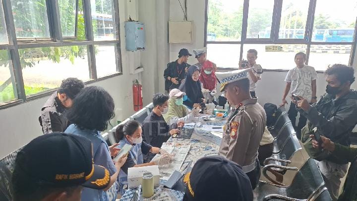 30 Sopir Bus Jalani Pemeriksaan Kesehatan di Terminal Jatijajar Depok