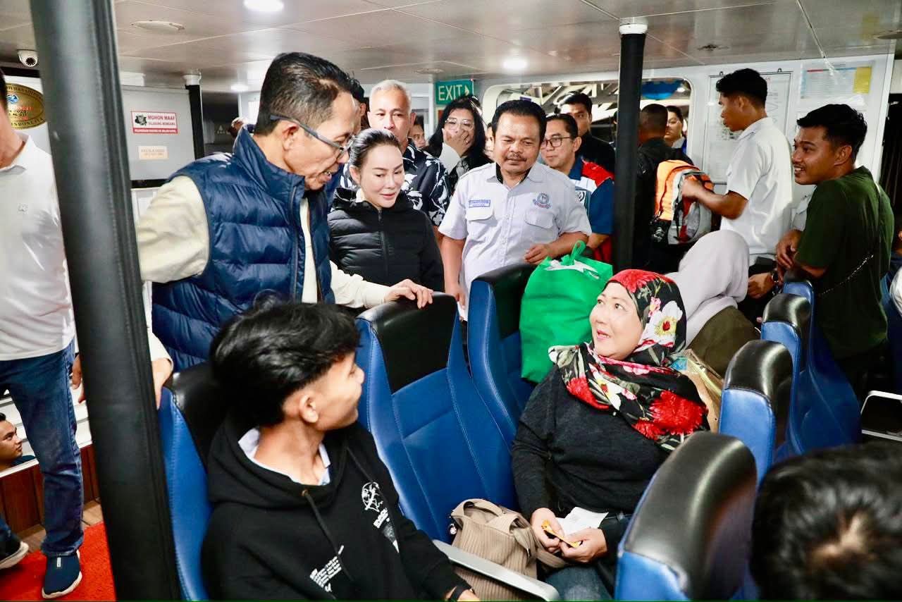 Dini Hari Pantau Arus Mudik, Amsakar-Li Claudia Ingatkan Perjalanan Aman Menuju Kampung Halaman