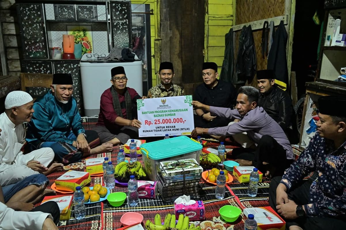Sahur Tak Terduga untuk Penjual Es Tebu di Pariaman, Mahyeldi Datang Bawa Bantuan Bedah Rumah