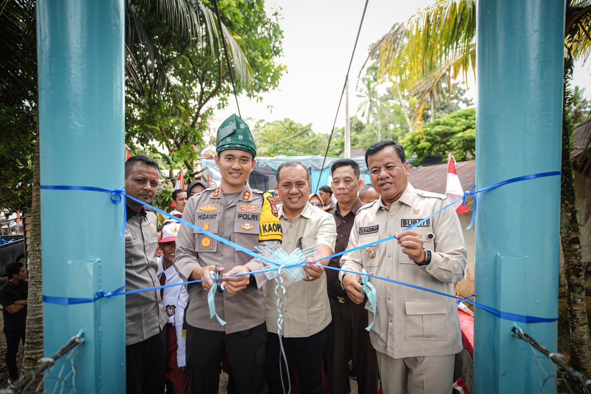 Warga Terharu, Jembatan Merah Putih Presisi Muara Petai Kuansing Resmi Difungsikan