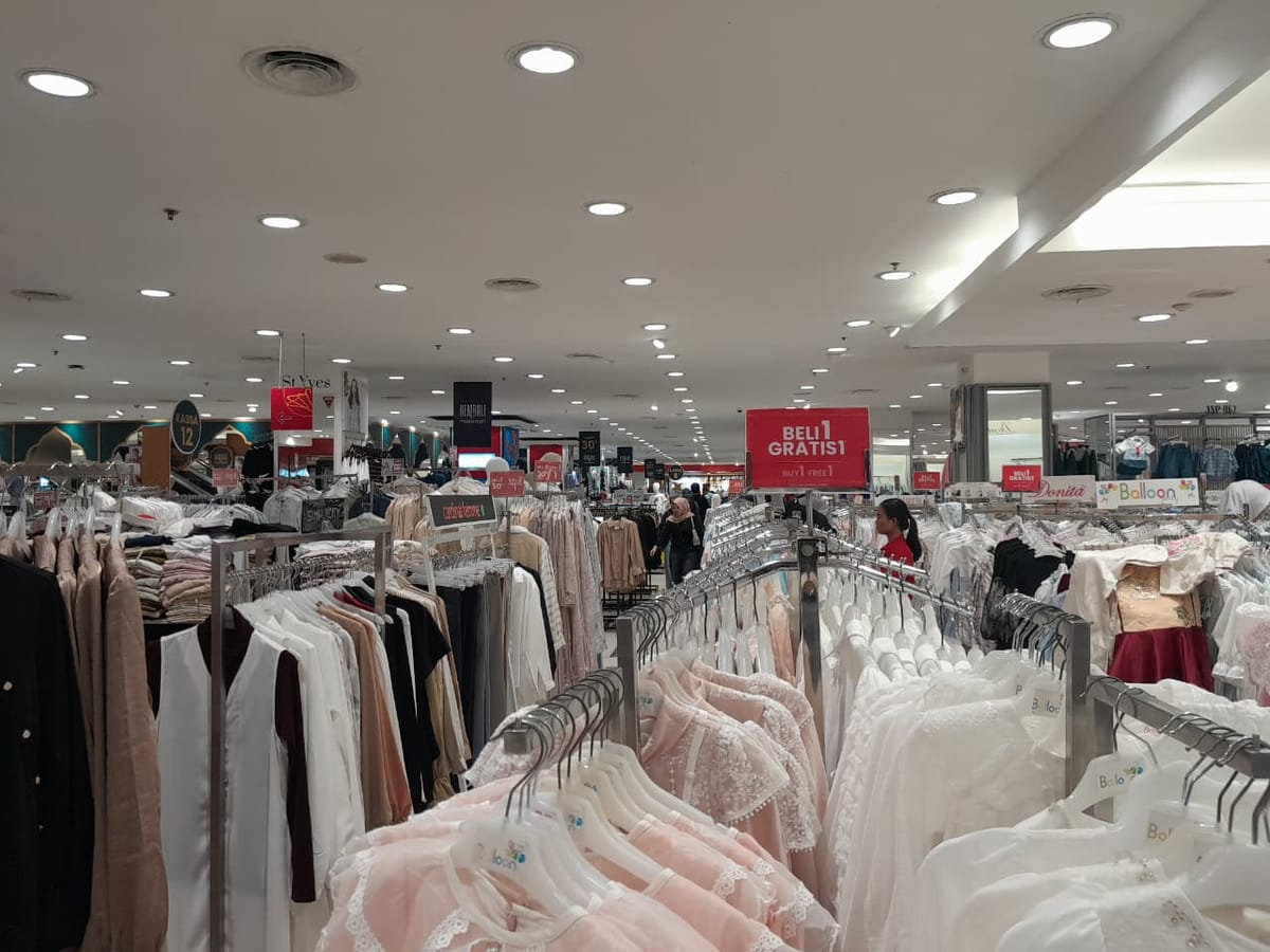 Pekanbaru Diserbu! Warlok Hingga Pelancong Luar Provinsi Padati Mal Demi Berburu Baju Lebaran