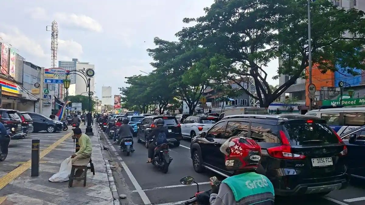 Lebaran Hari Pertama, Jalanan Kota Depok Padat Merayap: Antara Silaturahmi dan Macet yang “Bikin Sabar "