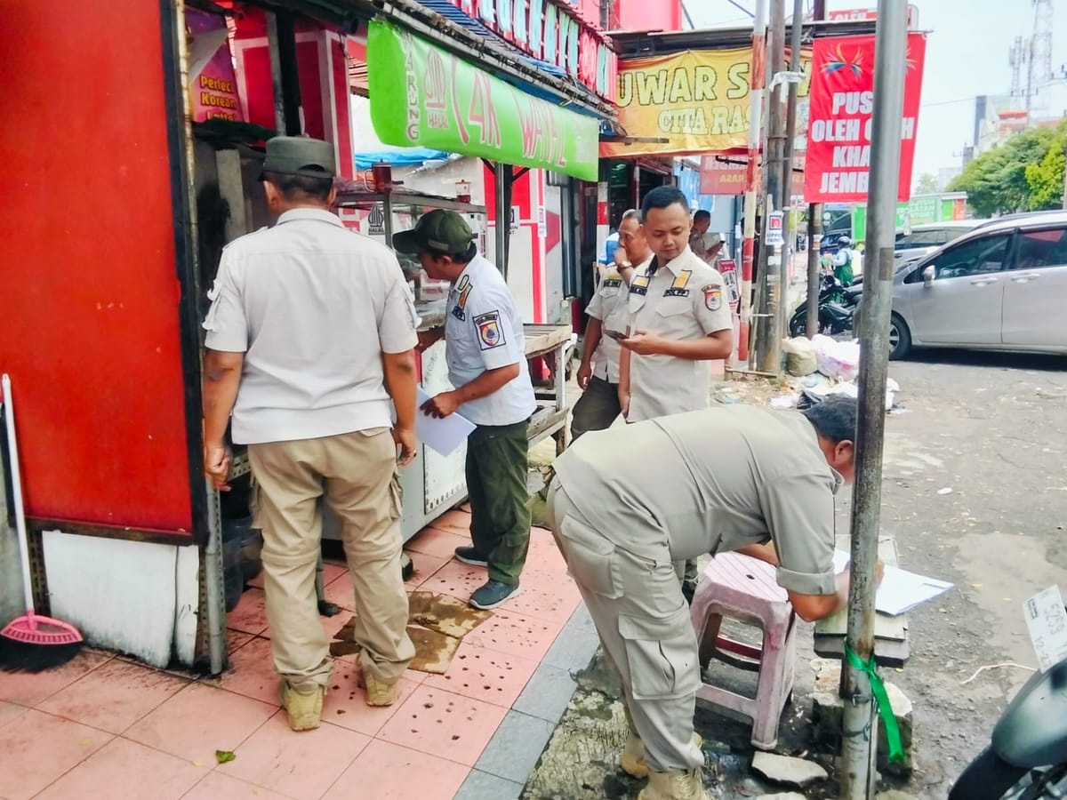 Satgas ITR Lakukan Sosialisasi dan Pembinaan PKL di Sejumlah Ruas Jalan Strategis