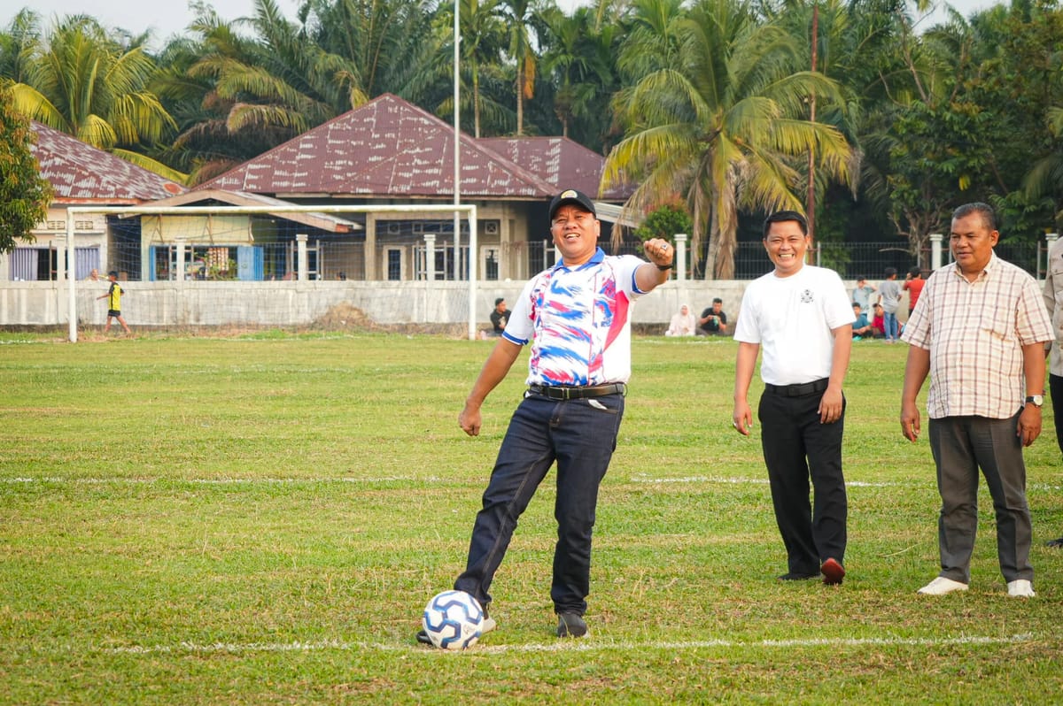 16 Tim Ikuti Turnamen Sepakbola RMKK 2026, Bupati Kuansing: Hindari Keributan, Jaga Sportifitas