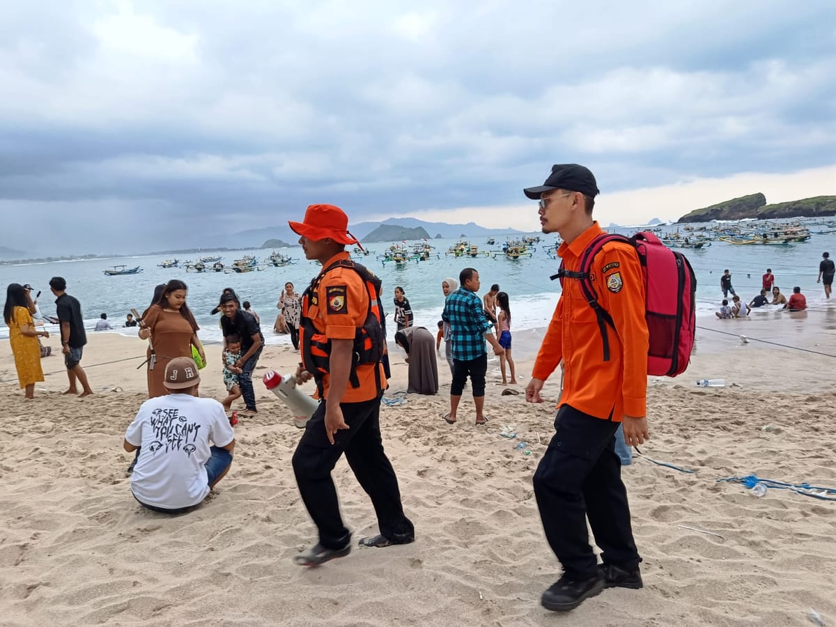 Operasi SAR Hari Pertama di Pantai Jember: Satu Korban Ditemukan, Satu Masih Hilang