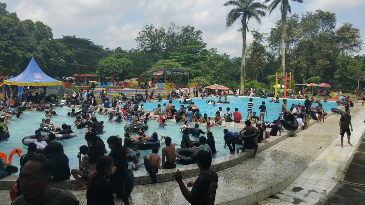 Libur Lebaran, Wisata Air Pemandian Patemon Tanggul Diserbu Ribuan Pengunjung