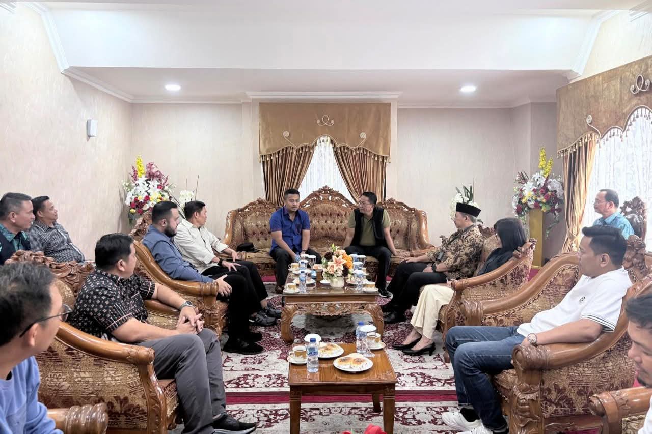 Menteri Hukum Tiba Di Padang, Resmikan Posbankum Desa se-Sumatera Barat