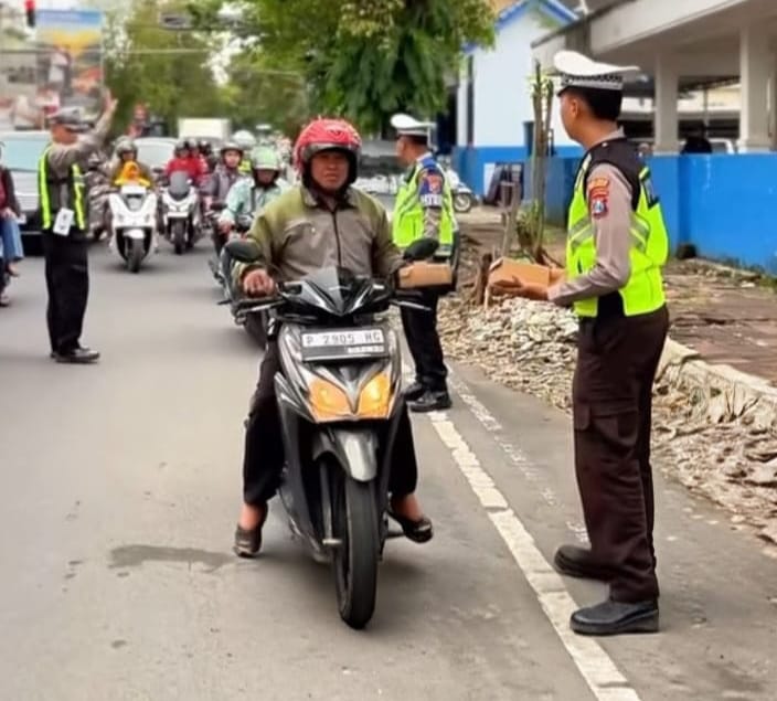 Hari ke 12 Ramadhan 1447 H Satlantas Jember Komit Melayani dengan Humanis