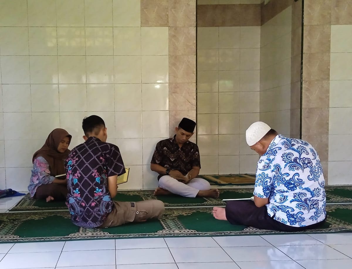 Ramadhan 1447 H Hari ke-15 Perumda Perkebunan Kahyangan Jember Gelar Program One Day One Juz.