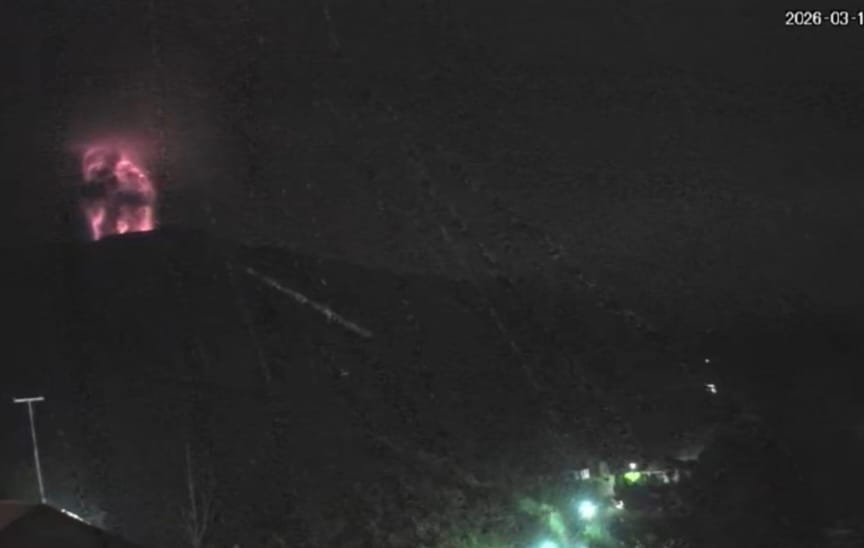 Gunung Marapi di Agam Meletus, Dentuman dan Kilatan Api Kejutkan Warga, Abu Capai Payakumbuh