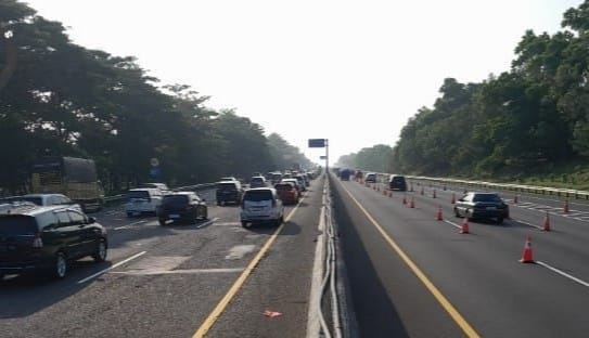 Rekayasa Lalu Lintas Masih Berlaku di Ruas Jalan Tol Jakarta–Cikampek hingga Trans Jawa