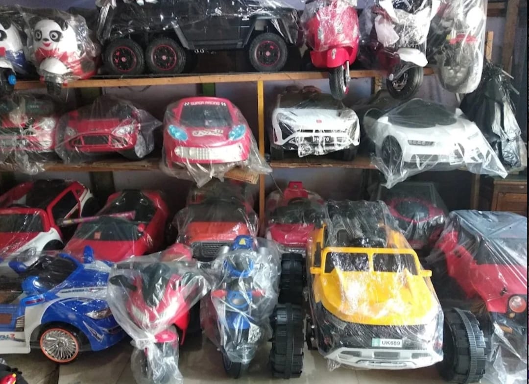 Pusat Penjual Mainan Pasar Gembrong Jakarta Timur  Pasca Lebaran Diserbu Anak Anak Borong Mainan