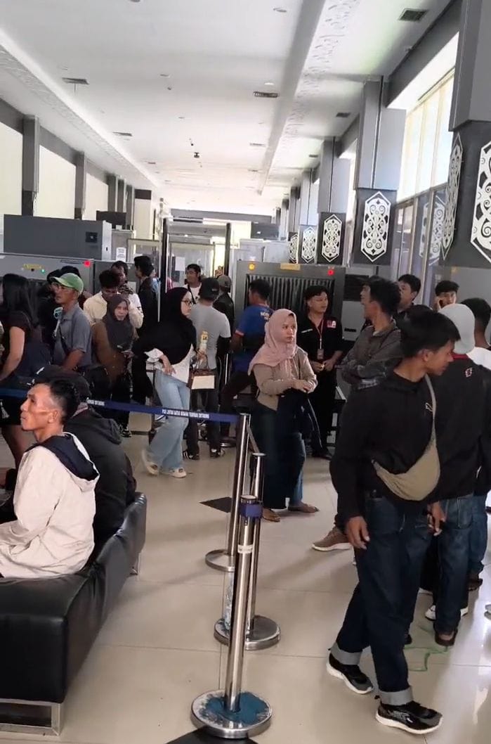 Jelang Idul Fitri Pekerja Migran Padati PLBN Entikong