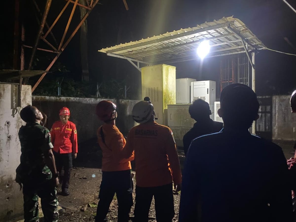 Pemuda Coba Bunuh Diri di Tower 70 Meter, Tim SAR Berhasil Evakuasi Selamat