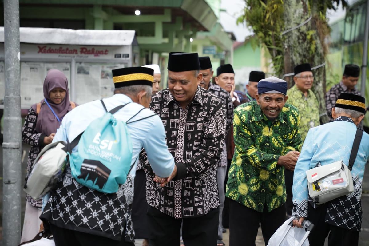 Penuh Haru dan Syukur, Bupati Harda Lepas Calon Jemaah Haji Sleman