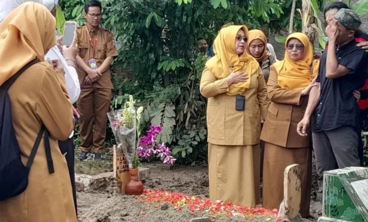 SDN Pulo Gebang 11 Berduka, Guru Nurlaela Terima Pangkat Anumerta Usai Kecelakaan Maut di Bekasi