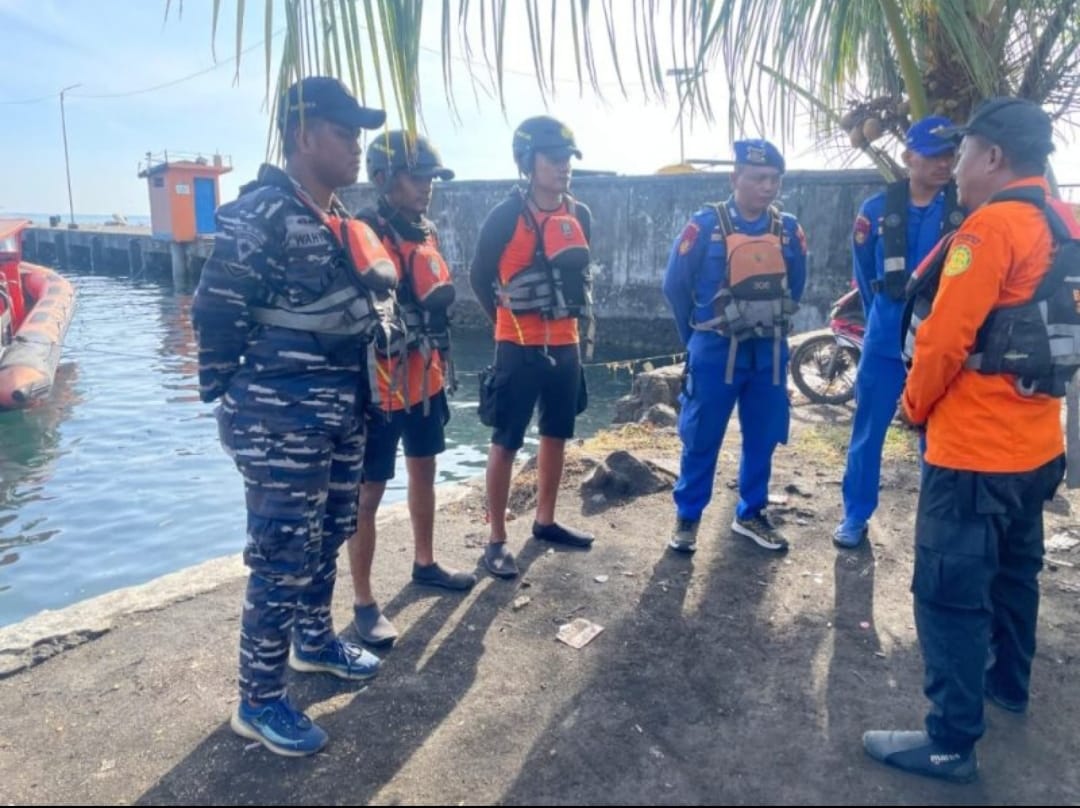 Dihantam Gelombang, Longboat Berpenumpang 8 Orang Terbalik di Perairan Depan Selat Lebeno Halmahera Utara