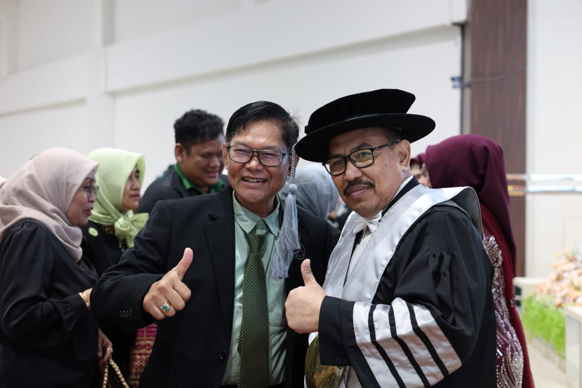 Rektor UNUKASE Hadiri Pengukuhan Guru Besar Prof. Mohammad Zainul di UNISKA MAB