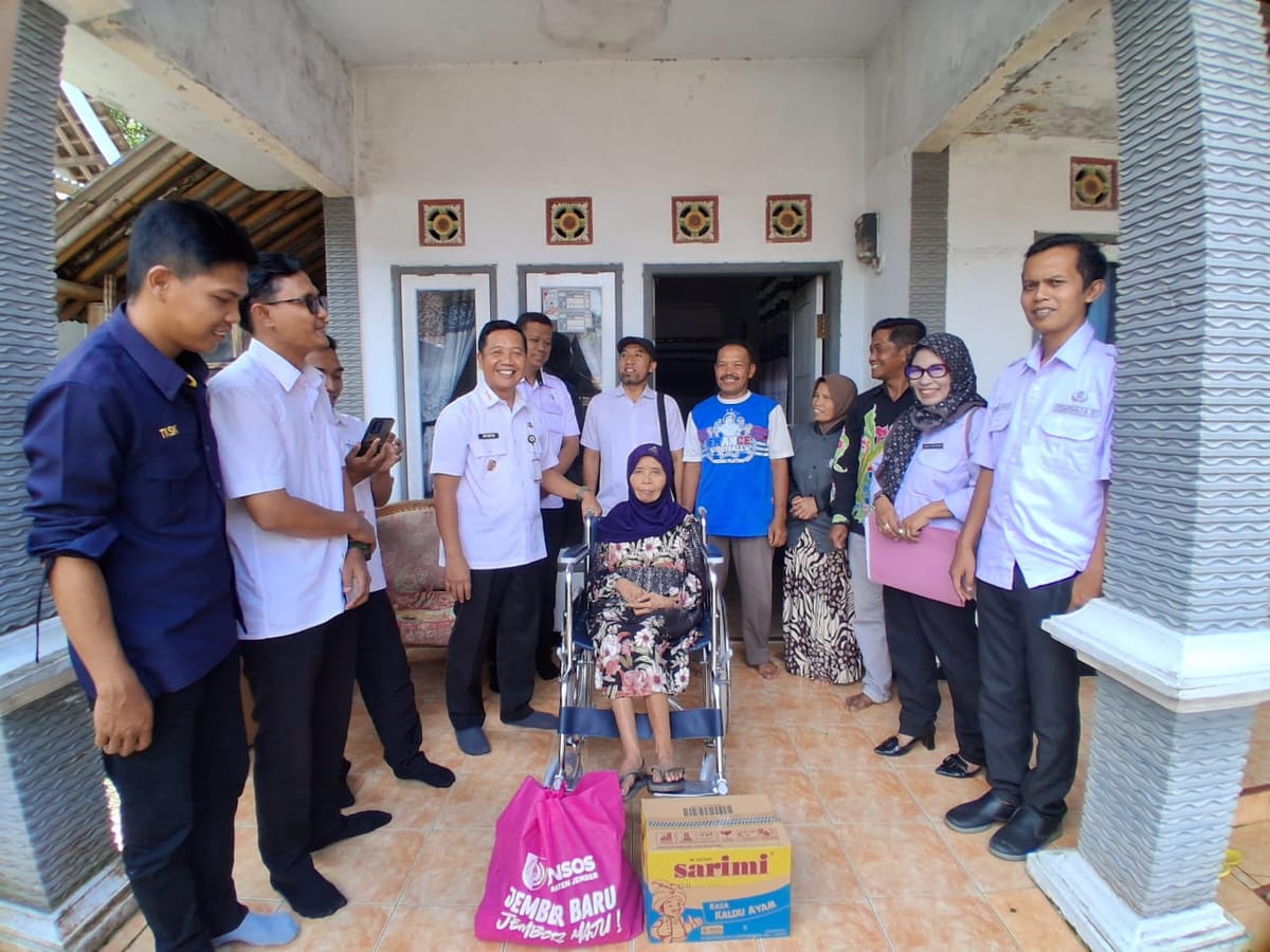 Pemkab ​Jember Salurkan Bantuan Kursi Roda Untuk Penguatan Perlindungan Sosial