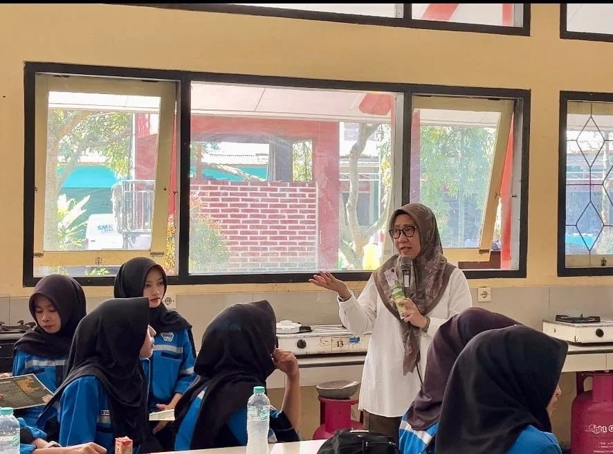 USM Kenalkan Yogurt Jagung Kepada Siswa SMK