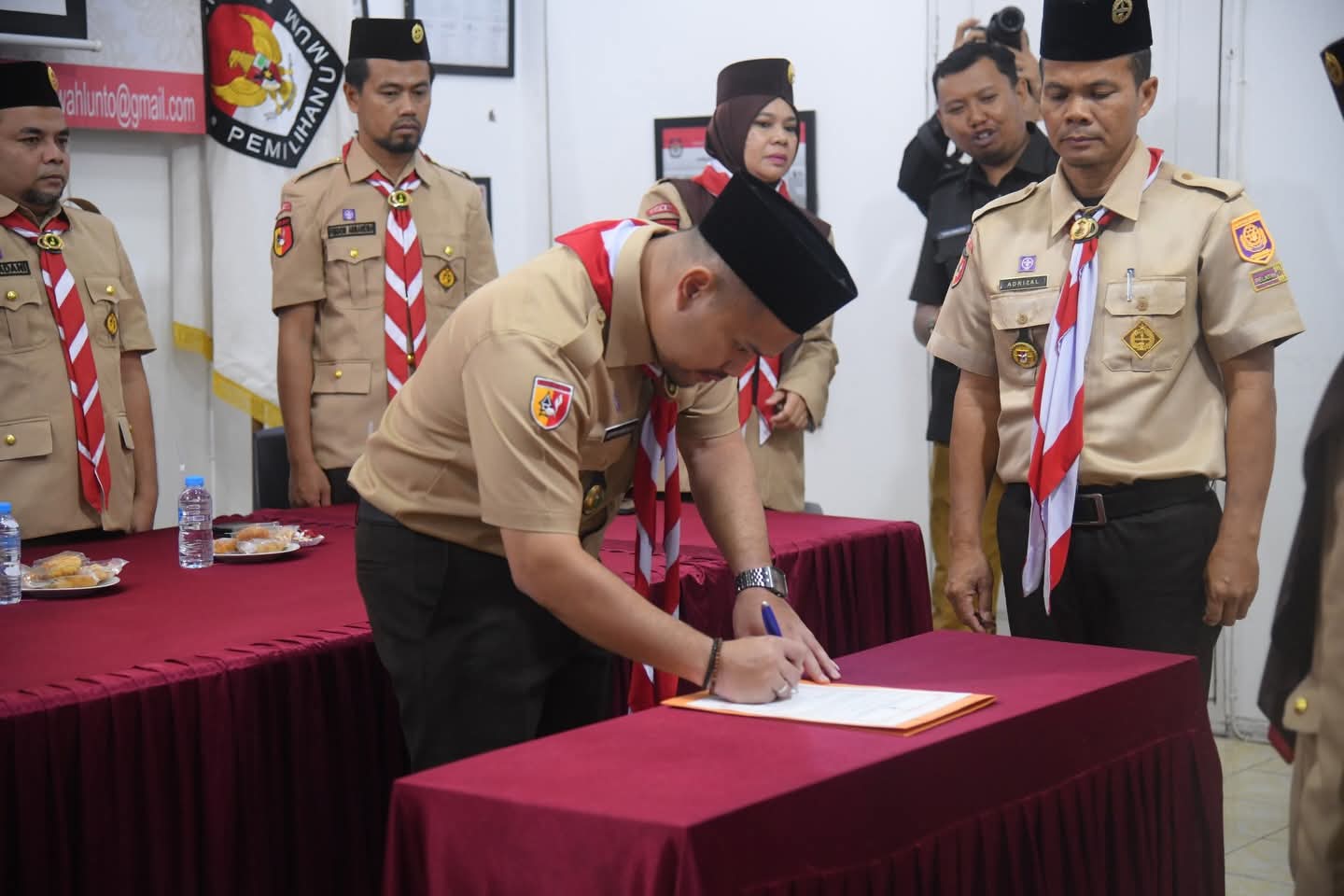 Wawako Sawahlunto Lantik Saka Yogaswara KPU, Perkuat Literasi Demokrasi Generasi Muda