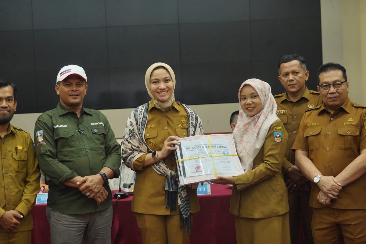Bupati Annisa Serahkan SPPT PBB-P2 2026 ke Wali Nagari, Dorong Optimalisasi PAD Dharmasraya
